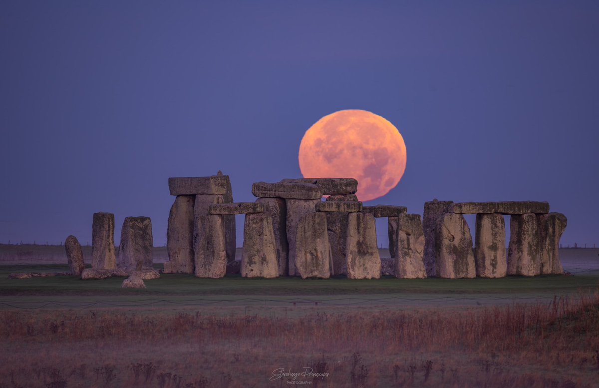 We know that Stonehenge was built to align with the movements of the sun but was it also built to align with the moon?

Our Major Lunar Standstill Exhibition explores the connection between the stones and this once in a generation lunar event.

Visit from 26th Oct.

📸: Nick Bull