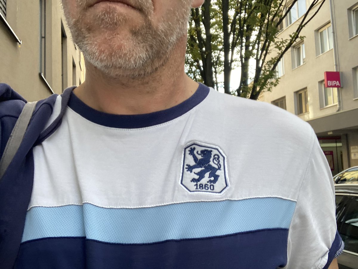 andreaskump's tweet image. Liste sympathischer Blau-Weiß-Linz-Fans in love with Münchens großer Liebe.