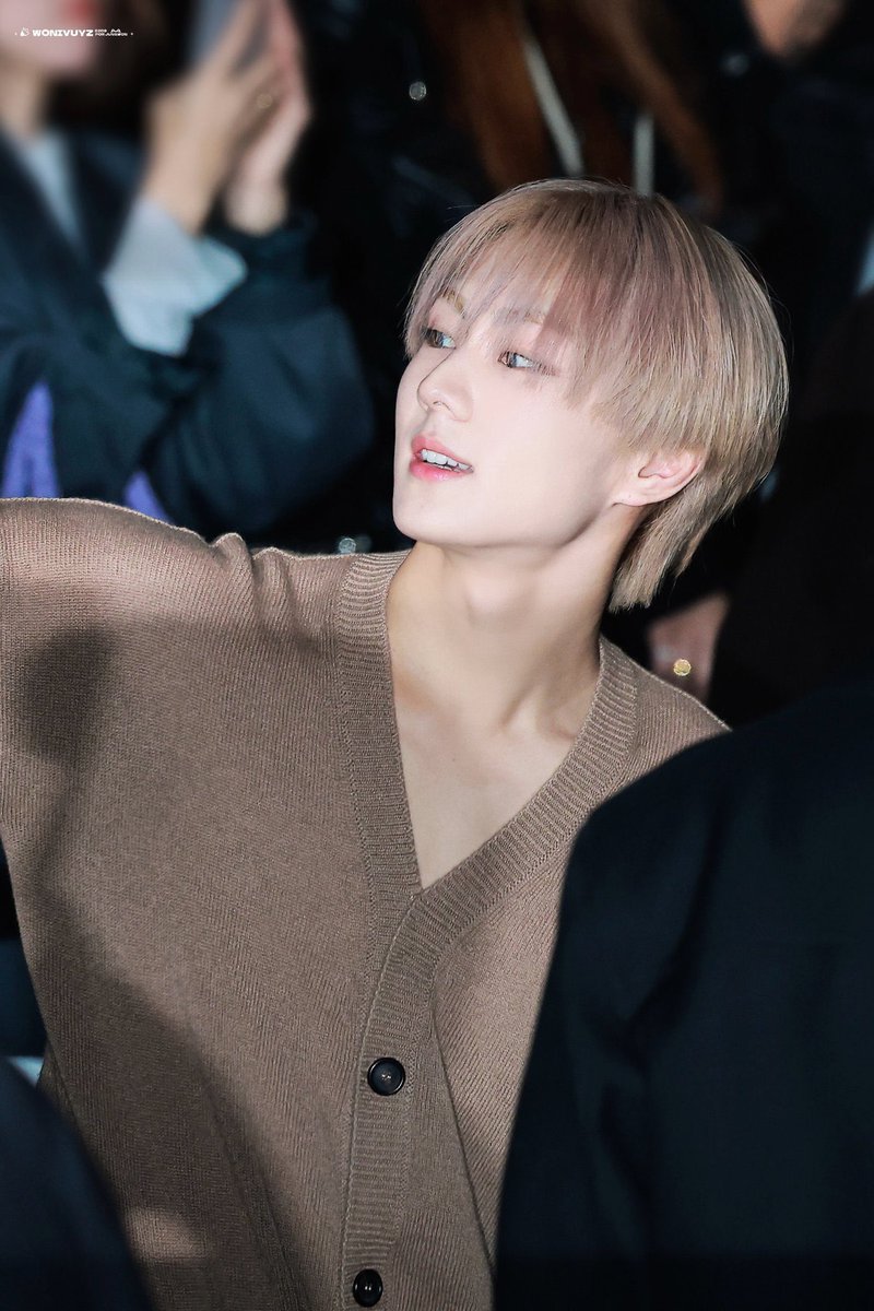 EN7ernally's tweet image. LONG BLONDE HAIRED JUNGWON ARE YOU KIDDING ME 😭😭😭😭😭😭😭😭😭😭