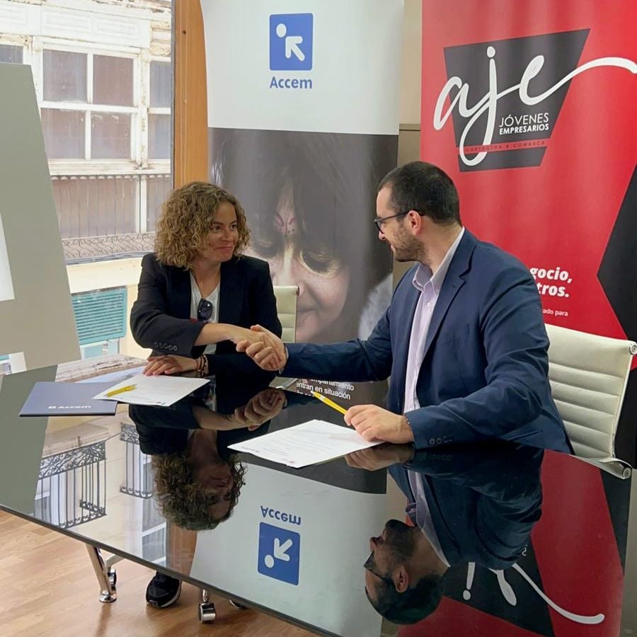 Hoy, AJE Cartagena firmó un convenio con Accem para apoyar a personas vulnerables y facilitar su inserción laboral, fortaleciendo el compromiso con un entorno empresarial inclusivo y nuevas oportunidades.