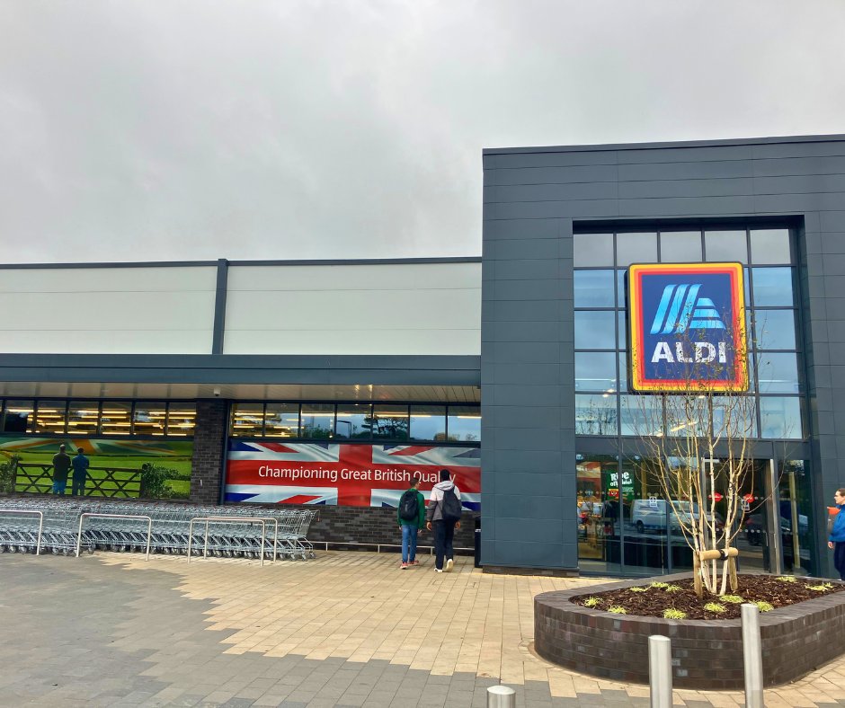 plymouthcc's tweet photo. 📢 It was easy to 'per-swede' Councillor Mark Lowry to get a sneak peek behind the new Aldi - the first major store to open in our new district centre at Derriford.

He got a sense of the eco-friendly features that have been part of the build.

FYI - the swede is now in a pasty! https://t.co/Bh81O38830