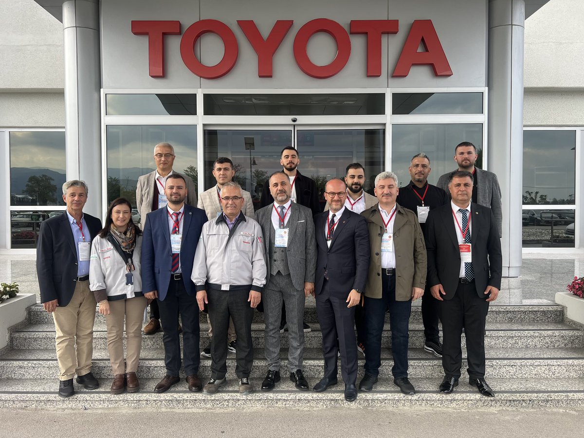 ikaorgtr's tweet photo. Üretimde Verimlilik ve Yalın Üretim Konusunda Firmalarımızın Teknik Kapasitesini Güçlendiriyoruz
Ajansımız ve Gaziantep Sanayi Odası iş birliğinde #TRC1 Bölge firmalarımızla TOYOTA'nın Sakarya'daki üretim tesislerine teknik ziyaret gerçekleştirdik.
Ziyarette firmalarımız pres, kaynak, boya ve montaj gibi üretim hatlarını rehber eşliğinde deneyimlerken; Toyota Üretim Sistemi, Yalın Üretim, Verimlilik, Kaizen, Kanban, Andon, 5S, Yerinde Kalite Yönetimi, Toyota Problem Çözme Teknikleri ve İSG gibi konularda bilgiler edindi.
@gso_kurumsal
@toyotafabrika