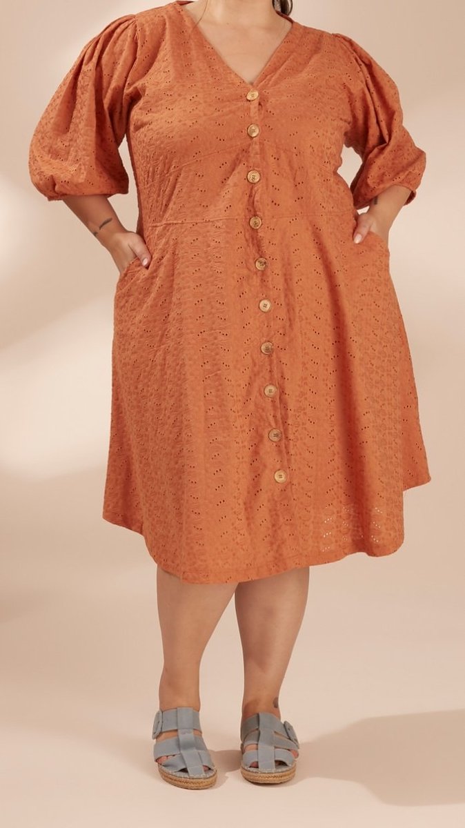 pkiomy's tweet photo. Eu procurando vestido plus size e aparece uns assim, que parece que fui eu mesma (sem talento) que custurei. Pqp https://t.co/b1LH9zt5v6