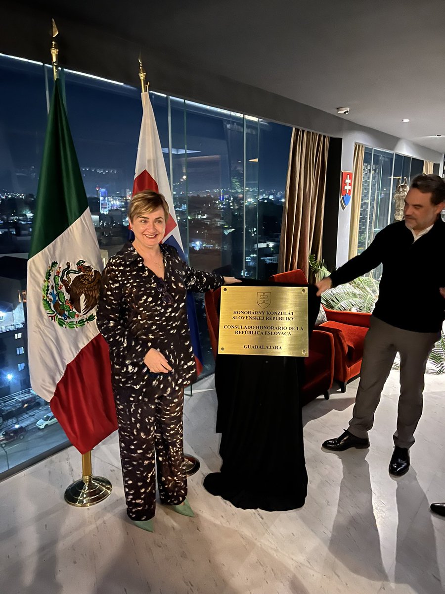 Ayer tuve el gusto de inaugurar Consulado Honorario de Eslovaquia 🇸🇰 en Guadalajara. Gracias <a href="/RicardovazquezO/">ricardo vazquez</a> por aceptar este importante tarea 🙏 Juntos trabajaremos estrechando los lazos entre 🇸🇰 y 🇲🇽