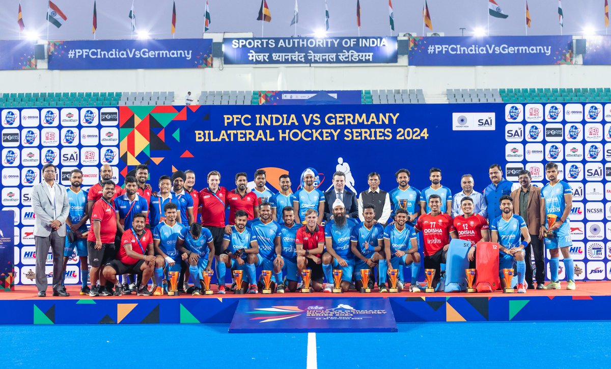 TheHockeyIndia's tweet photo. Snaps from the presentation ceremony of the PFC India vs Germany Bilateral Hockey series.📷
#IndiaKaGame #PFCINDvGER #HockeyIndia #GermanyTourOfIndia
.
.
.
@CMO_Odisha @IndiaSports @Media_SAI
@sports_odisha @limcaglucocharge @cocacola_india @FIH_Hockey https://t.co/cer9zIZ3OM