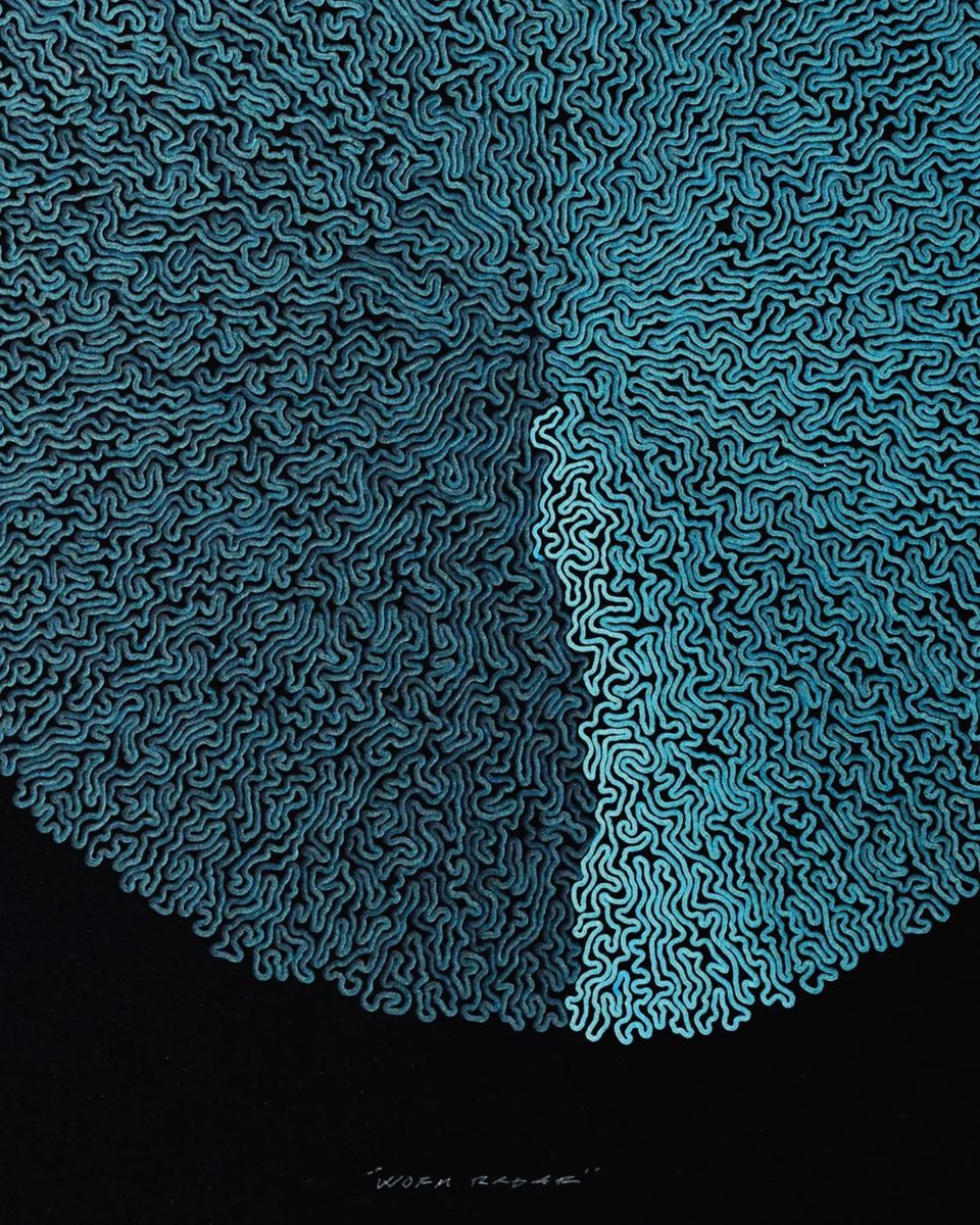 idrawpenplotter's tweet image. Worm Radar @kraakefingar
A3 - 250gsm black paper
Faber Castell Artist Pen Metallic - 1,5mm

#idrawpenplotter #generativeart #uunatek