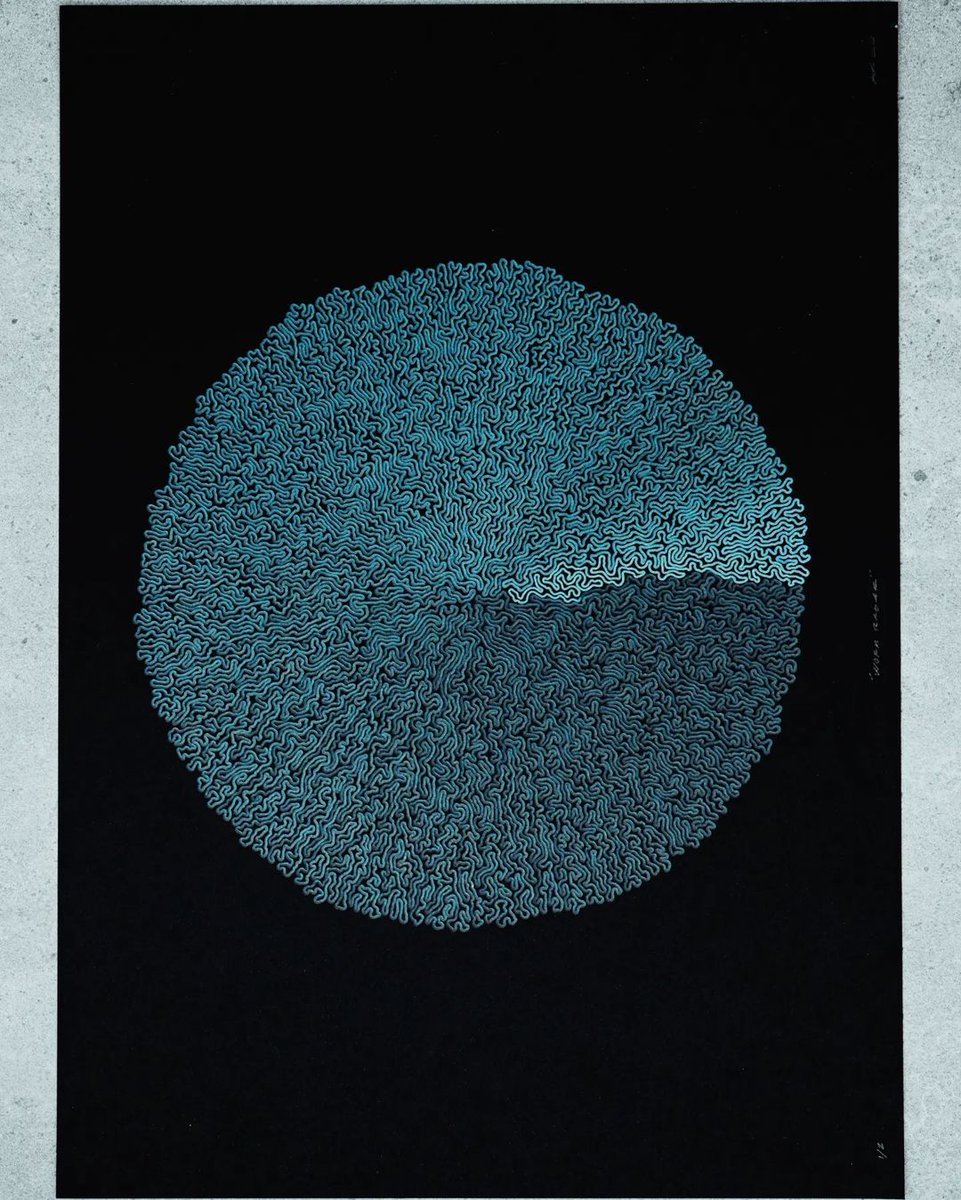 idrawpenplotter's tweet image. Worm Radar @kraakefingar
A3 - 250gsm black paper
Faber Castell Artist Pen Metallic - 1,5mm

#idrawpenplotter #generativeart #uunatek