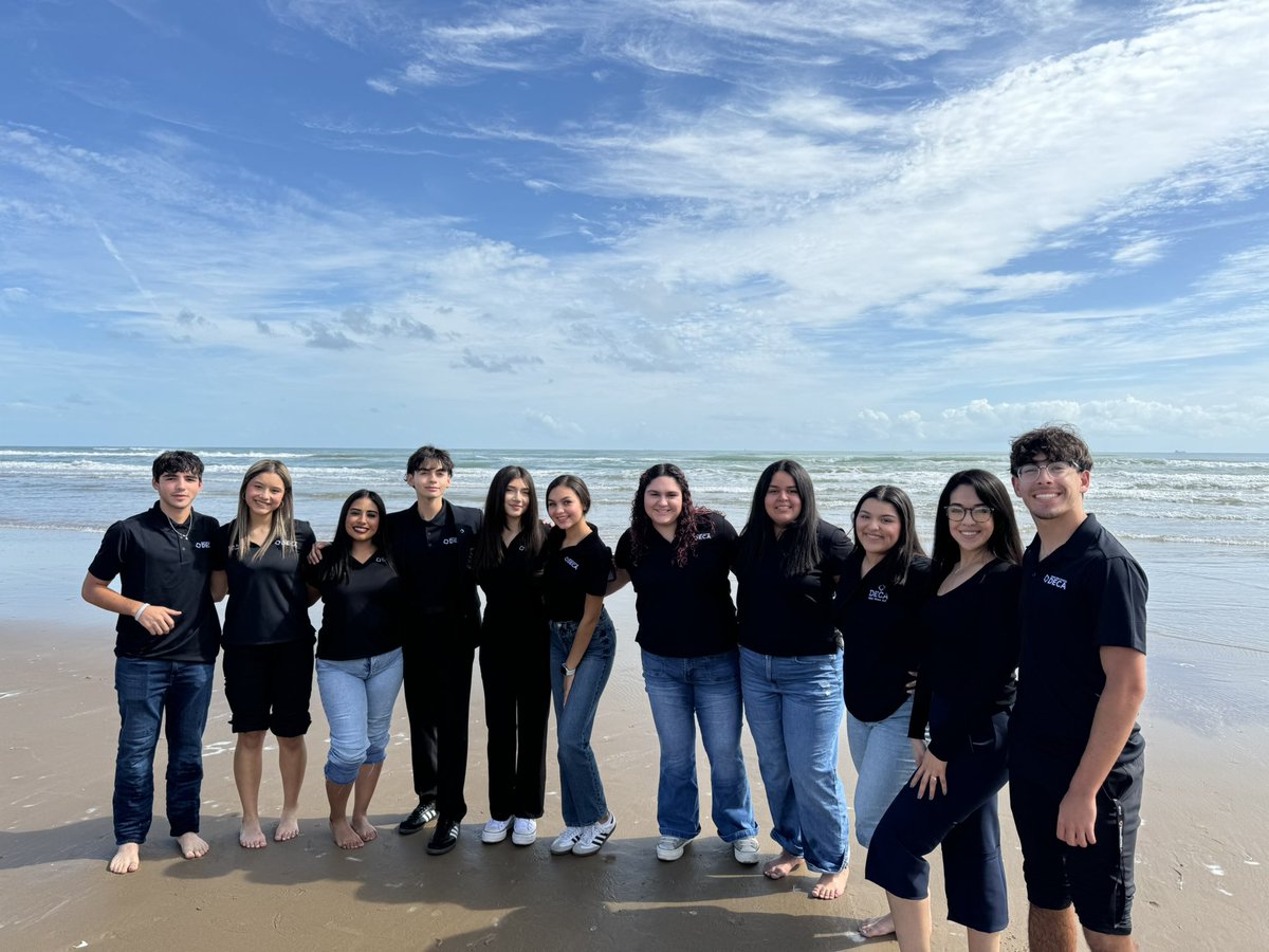 RoweHSDeca's tweet photo. 🔹Had a blast at SPI for the DECA Leadership Conference!🔹@txdeca1 @McAllenISDCTE @Rowe006 @miriamdelaG https://t.co/8H9MCkKFTb