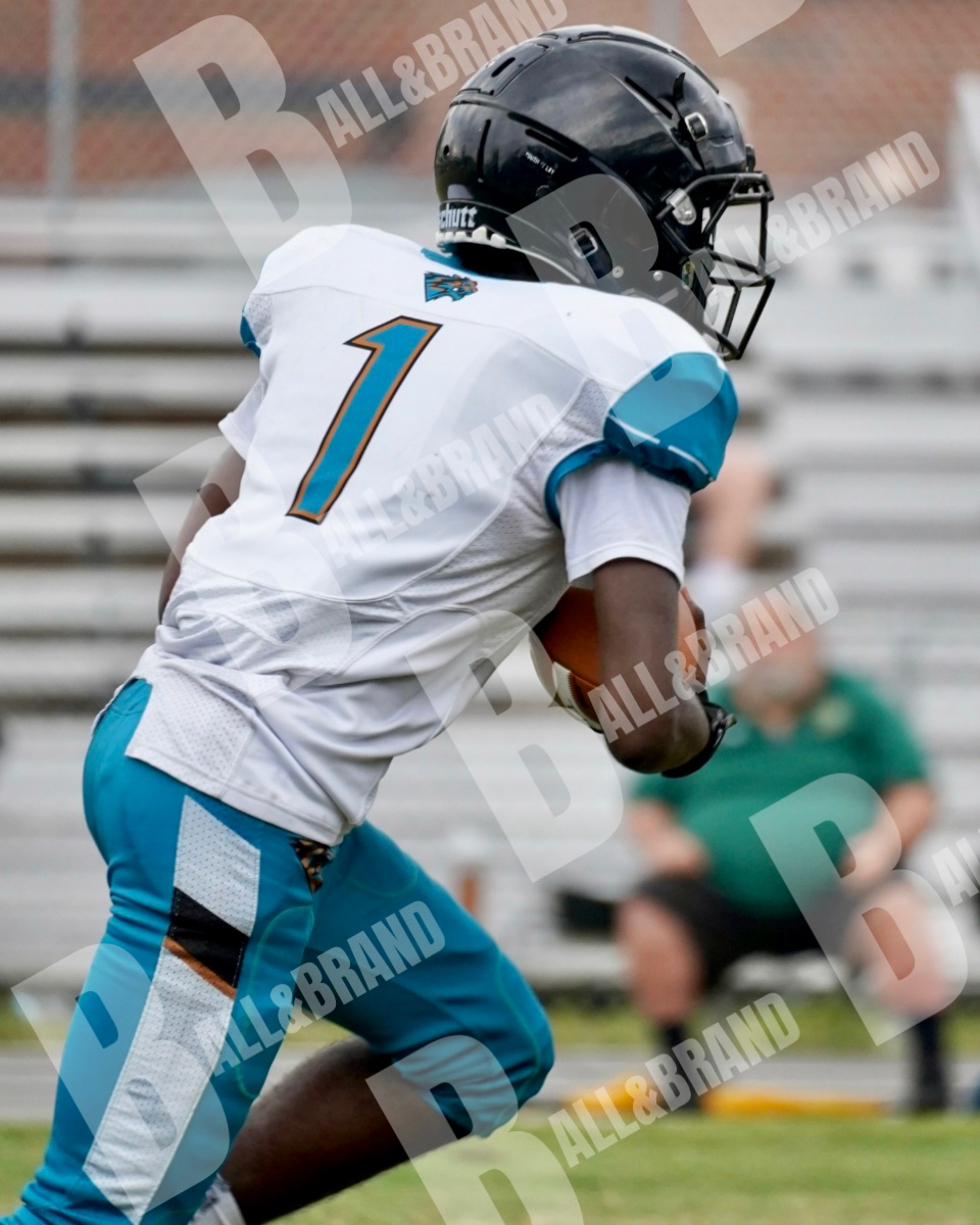 BallandBrand's tweet photo. Twin Lakes Academy middle 
#1 Drop his @ if you know it ! 

  #football #middleschool  #sports #youthfootball   #americanfootball #explorepage   #quarterback #ballandbrand footballseason  #photography #jaxsports #sportsphotography #likeforlike #athlete #studentathlete https://t.co/dDuwWqeZ0x