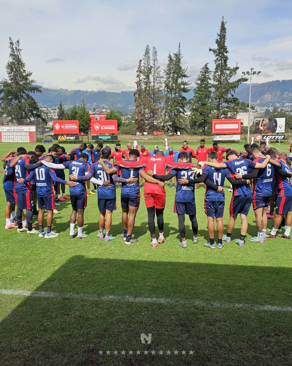 EL ILUSIONISTA
"LOS LLOROS DE CHANGO Y SALAS"
Señor Chango
El fútbol se define en la cancha, no en los micrófonos donde todos le hacen honores, no es por su conocimiento de fútbol, no, sólo es por el pautaje.
Señor Salas
No le despidieron del Mushuc Runa?, aún sigue ahí?