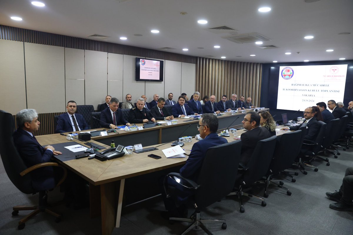SakaryaValiligi's tweet photo. 📍Valilik Toplantı Salonu 

Bağımlılık ile mücadele kapsamında kurumlar arası koordinasyonun sağlanması, koruyucu ve önleyici tedbirlere yönelik ilimizde yapılan çalışmaların ele alındığı Bağımlılıkla Mücadele İl Koordinasyon Kurulu Toplantısı, Valimiz Sayın Rahmi DOĞAN’ın başkanlığında; ilgili kurum ve kuruluşların yöneticilerinin katılımıyla gerçekleşti.

@dogan_rahmi