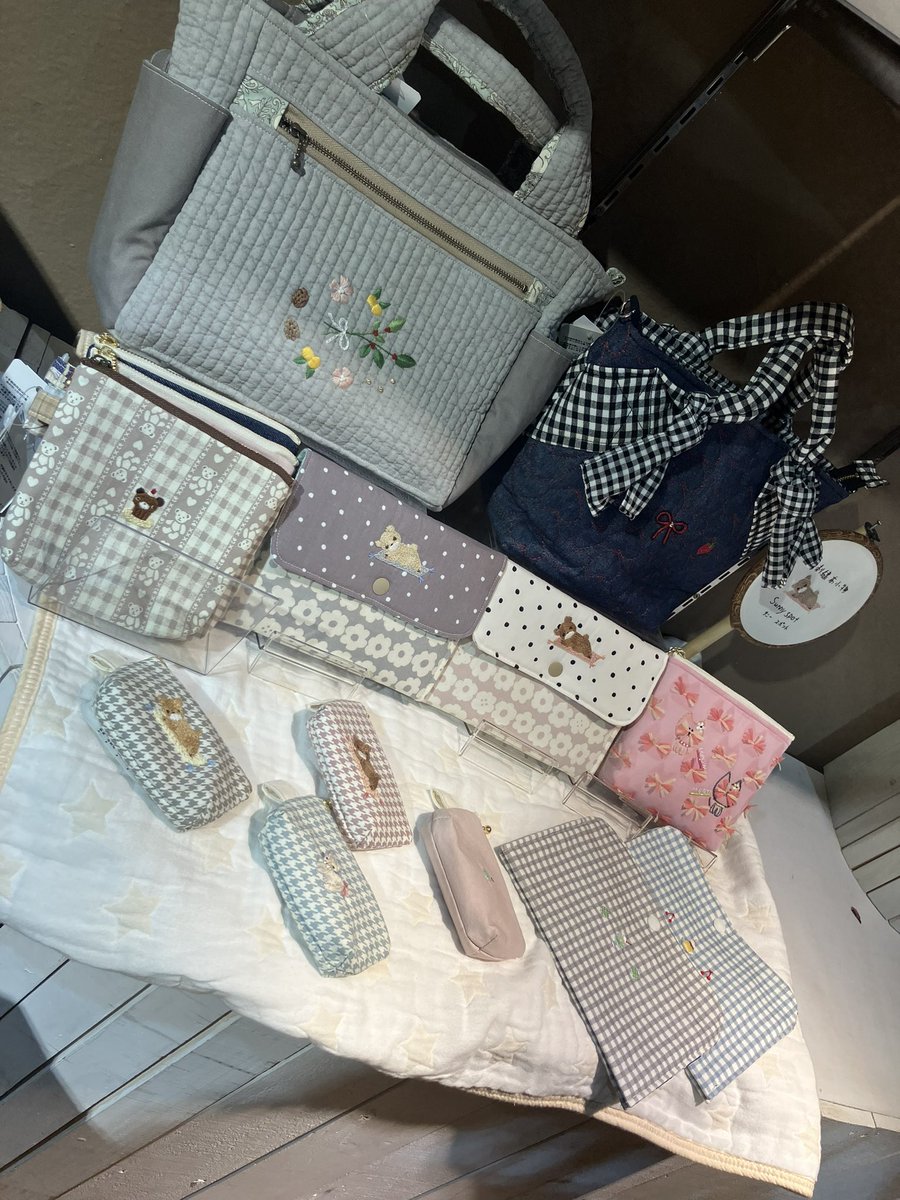Alice_caravan's tweet photo. 白いアリスエリアにも委託棚が出来ました🕍
明日は現在委託中の作家様限定の優先委託内覧会です。13時からスタート予定です。作品の移動、設置も可能です。
#アリスキャラバン https://t.co/fwOPVc1JYZ