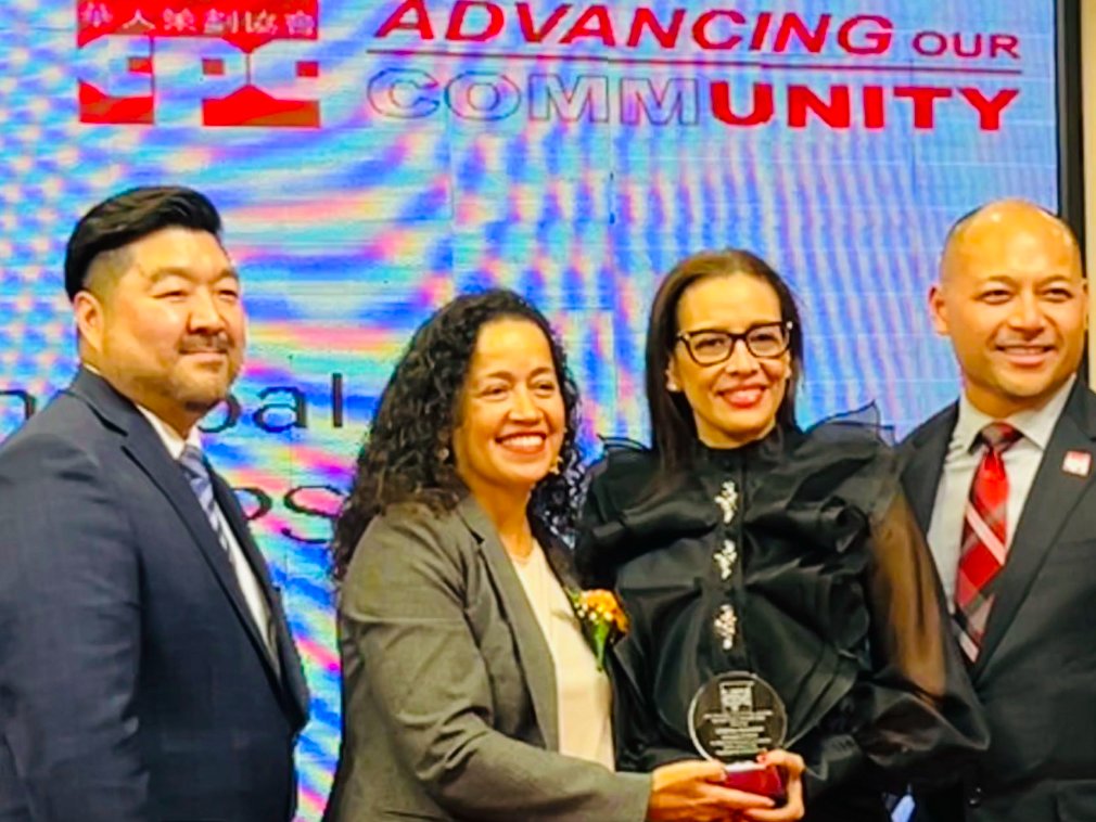 TJLee 李宗瑾 (@tjleebkn) on Twitter photo Congratulations to Principal Gonzalez 👏👏👏
恭喜馮校長 @CristinaAGonza5 <a href="/NYCDOED15/">District 15 Brooklyn</a> <a href="/15K094/">PS 94 The Henry Longfellow School</a> <a href="/cpc_nyc/">CPC</a> Congratulations to Principal Gonzalez 👏👏👏
恭喜馮校長 @CristinaAGonza5 <a href="/NYCDOED15/">District 15 Brooklyn</a> <a href="/15K094/">PS 94 The Henry Longfellow School</a> <a href="/cpc_nyc/">CPC</a>