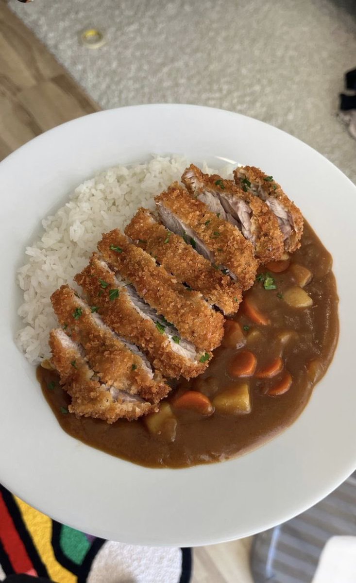 eat dinnerrr. kalian sudah makan malamm?