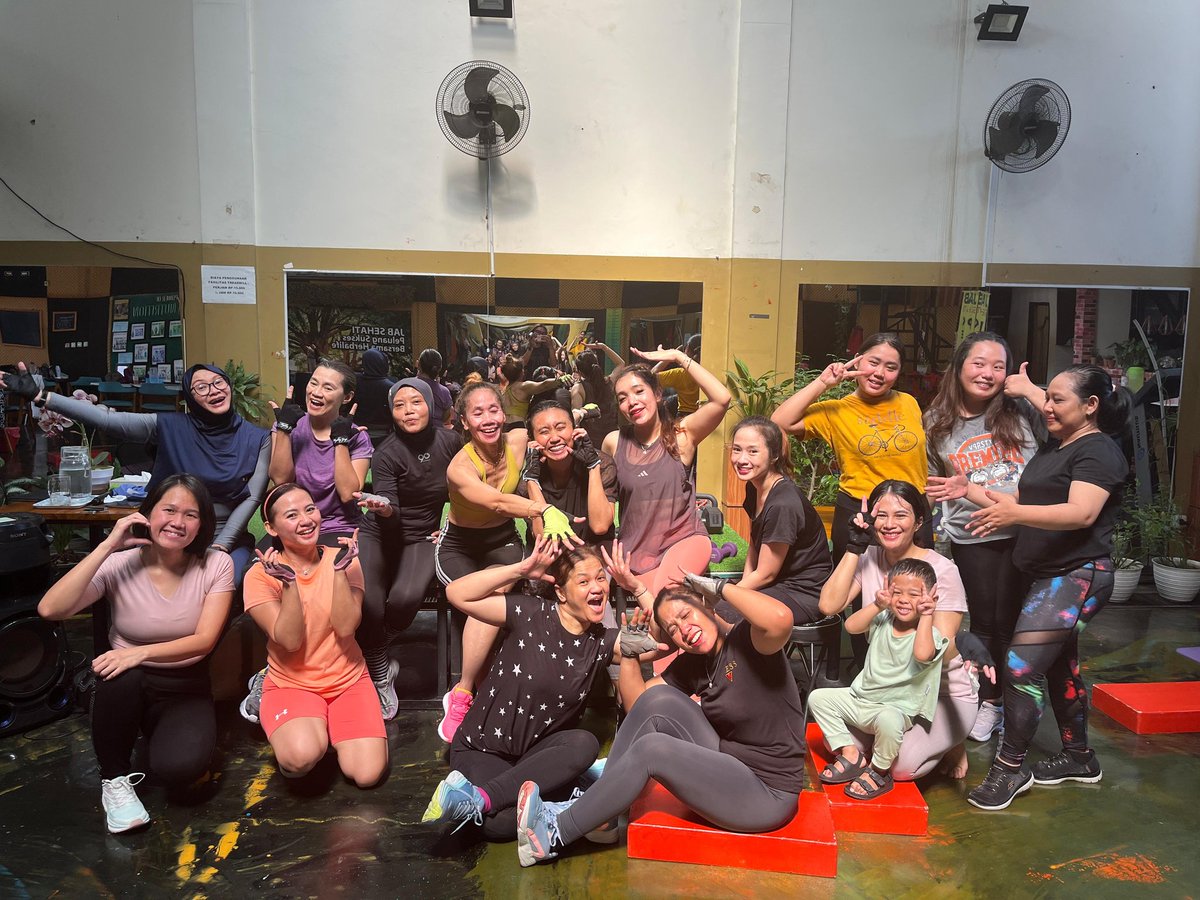 mia karfeny tweet media