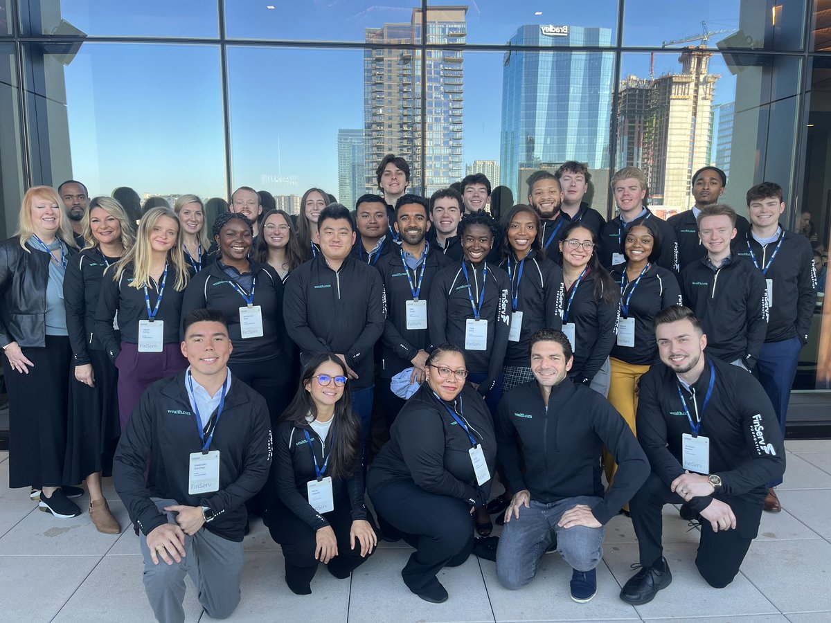 This is #NextGen talent. 

Look at this great group of <a href="/FinServOrg/">FinServ Foundation</a> fellows at the <a href="/NitrogenWealth/">Nitrogen</a> #FISummit. You can meet them at noon today at the FinServ Meet-n-Greet at the Partner Marketplace, Showcase 2 

Shoutout to Wealth.com for the shirts!