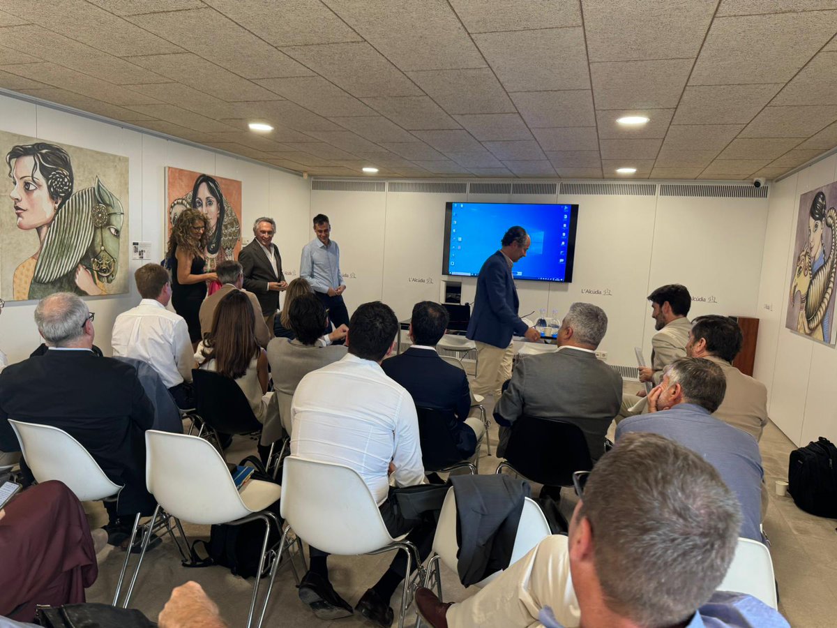 El yacimiento de l'Alcudia ha acogido el comité de Dirección de Hidraqua, una reunión a la que además de nuestro consejero delegado, <a href="/AzorinPoveda/">Jordi Azorín Poveda</a> han asistido el rector de la <a href="/UA_Universidad/">Universidad de Alicante UA</a> en funciones, Juan mora, y la vicerrectora de Cultura, Catalina Iliescu.