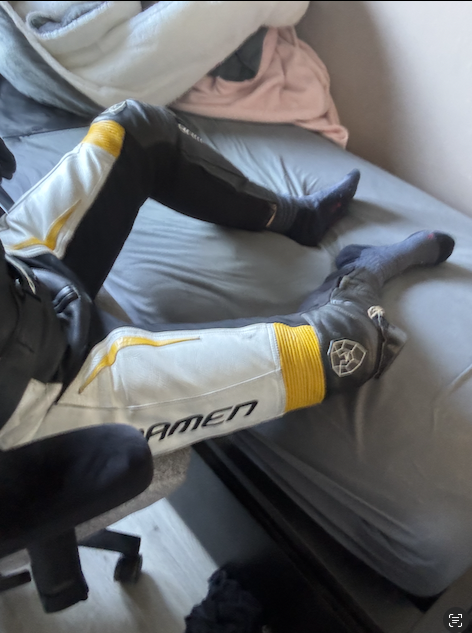 DevineGabe01's tweet photo. Someone worship these legs:P https://t.co/9TlnPlIYAz