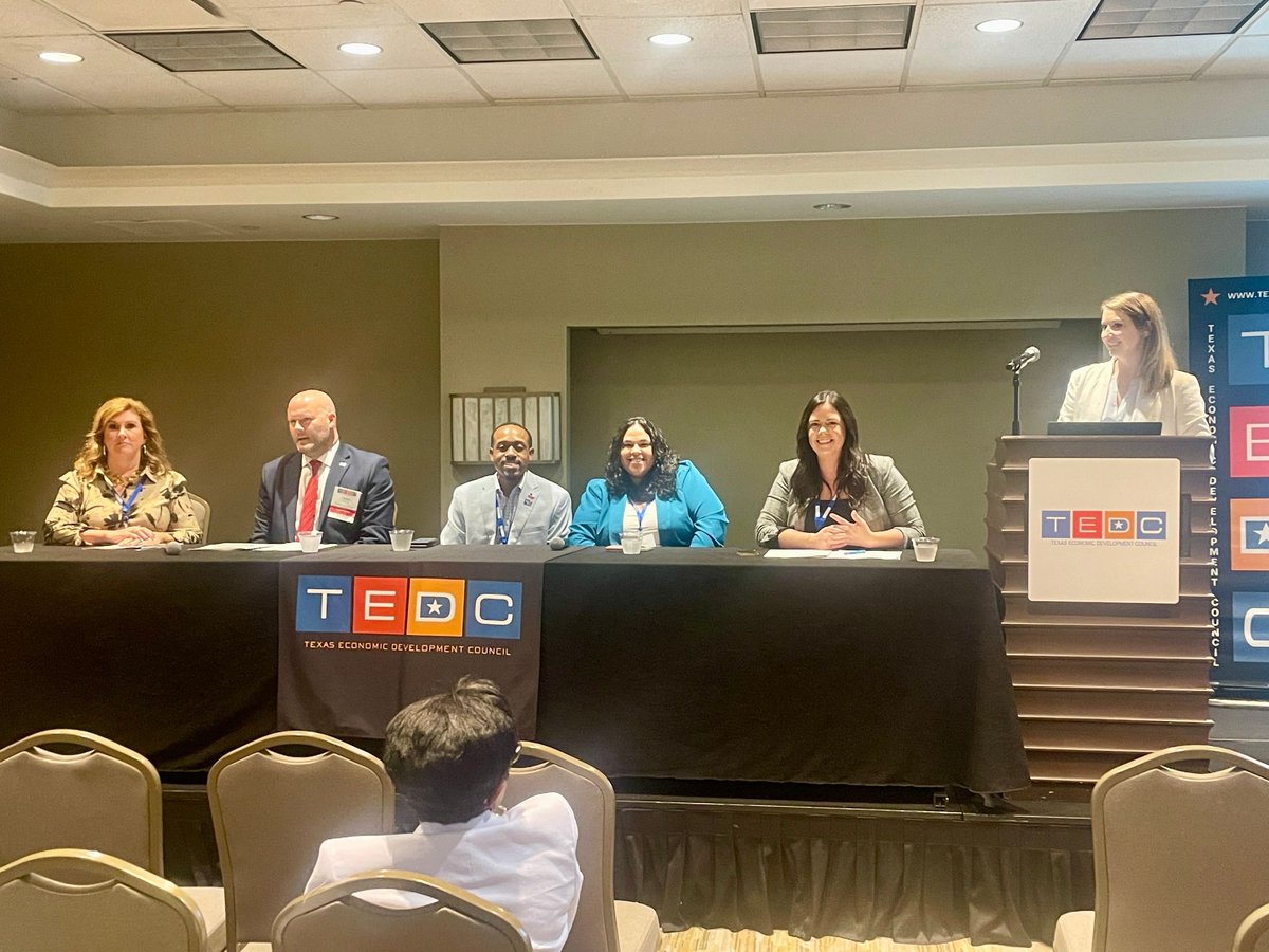 ShermanEDC's tweet photo. 🚀 SEDCO at TEDC Annual Conference!

The team is in Addison, TX, diving into clean energy, AI, workforce solutions, entrepreneurship, and EV trends! CFO Ashton Bellows shared insights on fostering innovation.

Excited to bring new ideas back to Sherman! #SEDCO #TEDC24 #EconDev https://t.co/TFsScEXZBa