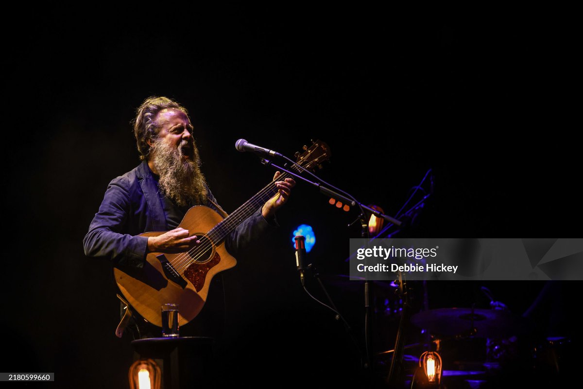 DebStudioTen's tweet image. ✨A sold out @Vicar_Street last night for the beautiful @IronAndWine Light Verse Tour in Dublin last night ✨

📸 @DebStudioTen
