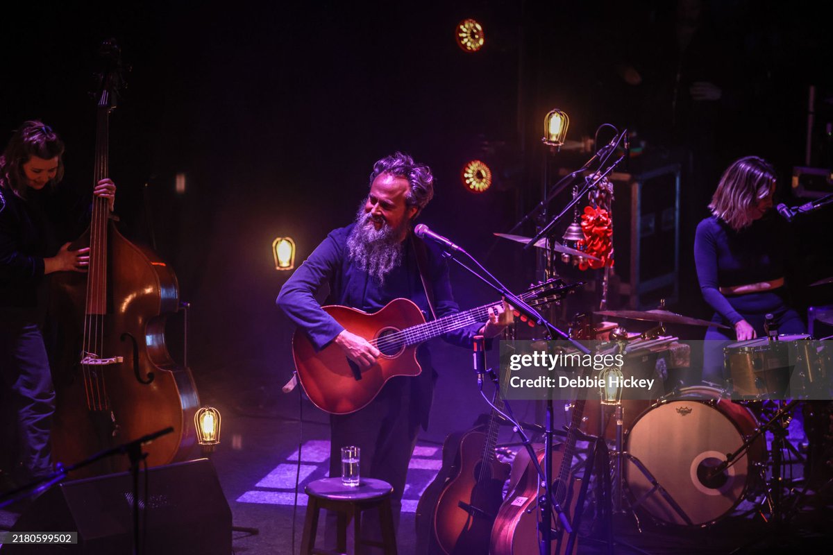 DebStudioTen's tweet image. ✨A sold out @Vicar_Street last night for the beautiful @IronAndWine Light Verse Tour in Dublin last night ✨

📸 @DebStudioTen