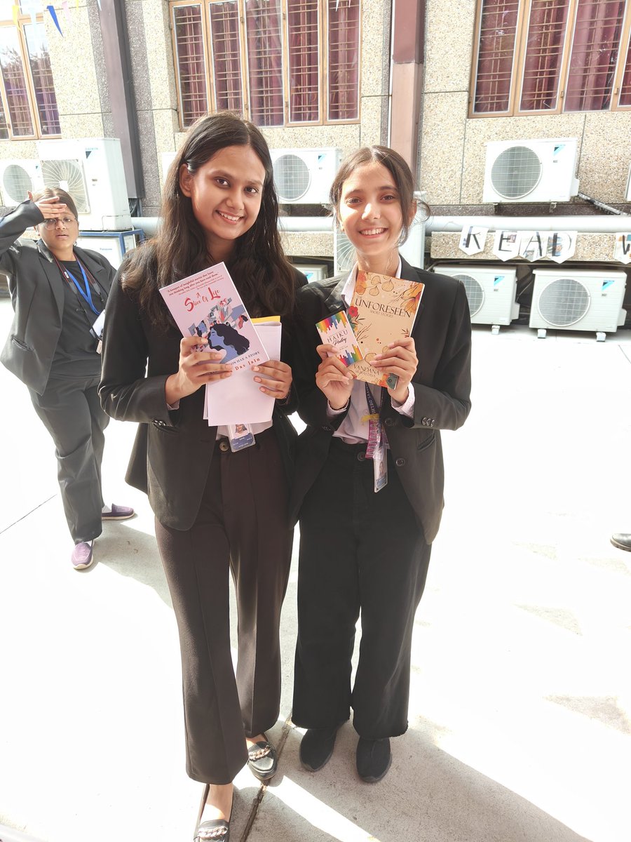 AuthorsInkIndia's tweet photo. Our book titles have a new address, thanks to the amazing readers at Christ University!
๐๐๐
#BookLovers #BookEvents #BookFair #AuthorsInk #christuniversity https://t.co/KtUzgWR3bW