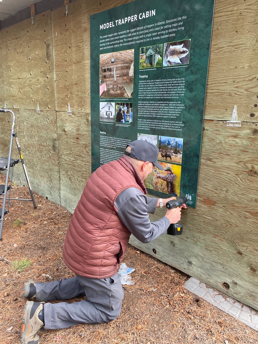 insideeducation's tweet photo. Happy 25th birthday to our 2nd oldest field site, the Des Crossley Demonstration Forest! 🥳🎂🎈

What better way to celebrate than by enlisting the help of some old friends to give the site a fresh update - former Executive Director Steve McIsaac &amp; former President Alex Drummond! https://t.co/noKDiMQF3V