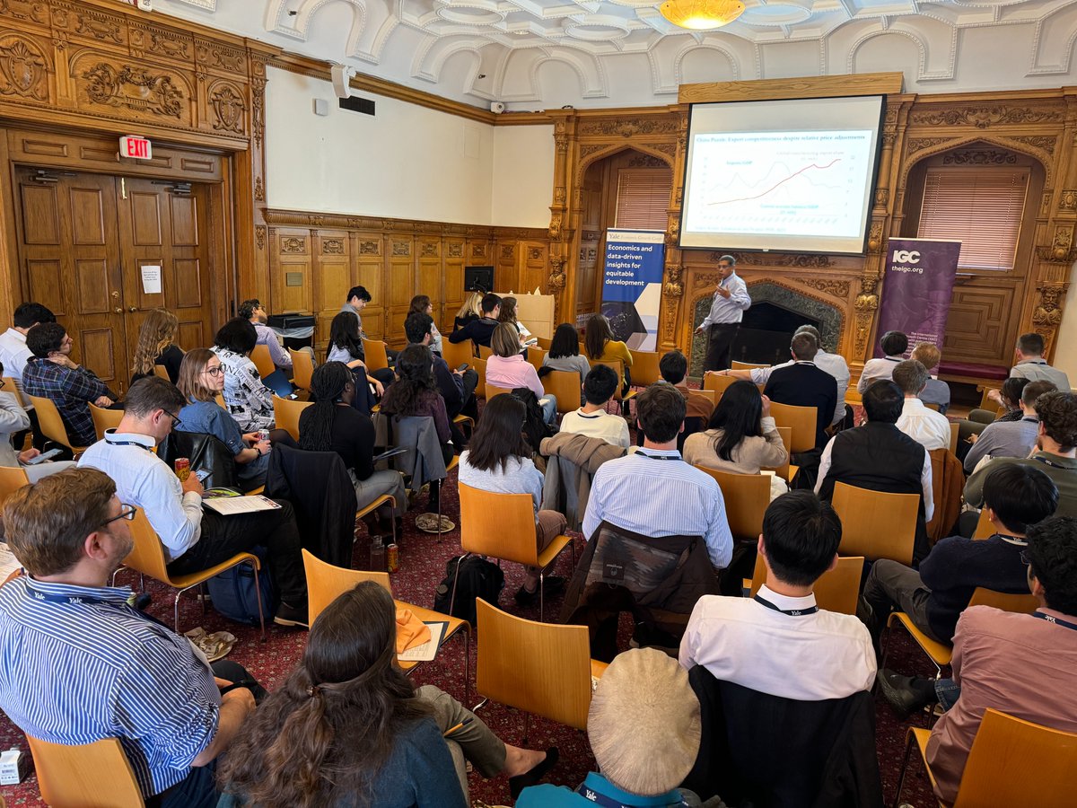 YaleEGC's tweet image. In #FirmsTradeDev keynote, @arvindsubraman uses India to examine puzzles in trade &amp;amp; growth:

Kerala&apos;s economic transformation took place w/o structural transformation (up arrow in ag prod, manufacturing or services) – largely through labor mobility in context of #globalization.