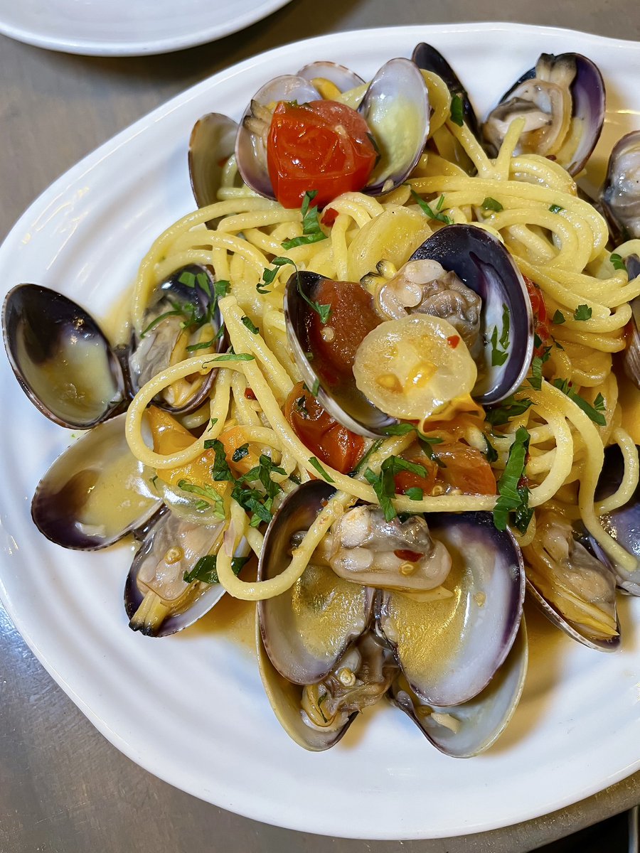 Spaghetti alle Vongole. The best in DC! #spaghetti #clams #italianfood <a href="/italianbardc/">ItalianBarDC</a>