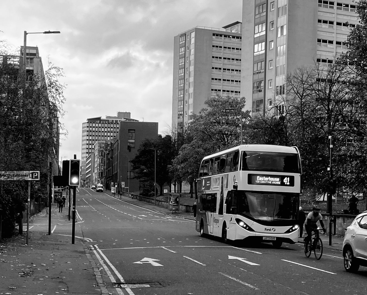 DennistounStyle's tweet photo. Duke Street looking west. Old photo tweeted by @oakroyd (#glasgowchronicles). Recent photo taken 5 minutes ago! Spot the differences! 👀 #glasgow #dukestreetglasgow #thegreateasternhotel #lookingwest #drygate #ladywell #dennistounstyle https://t.co/SPkqKLKGXb