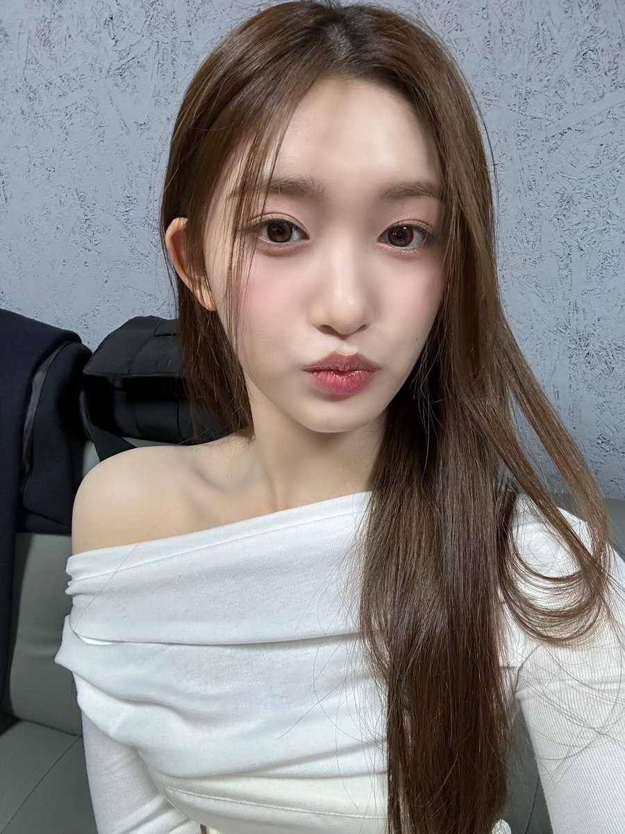 LEESEO. tweet media