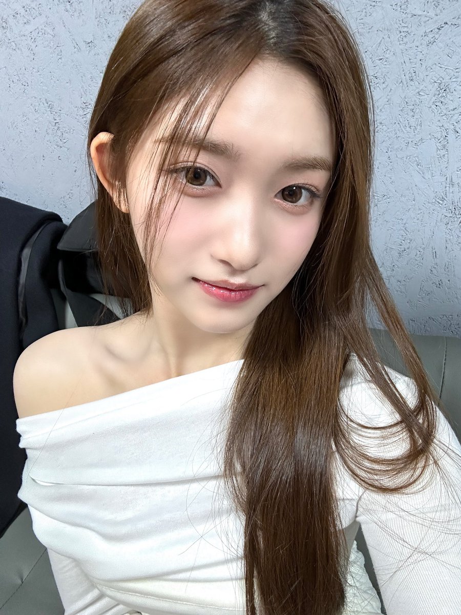 LEESEO. tweet media