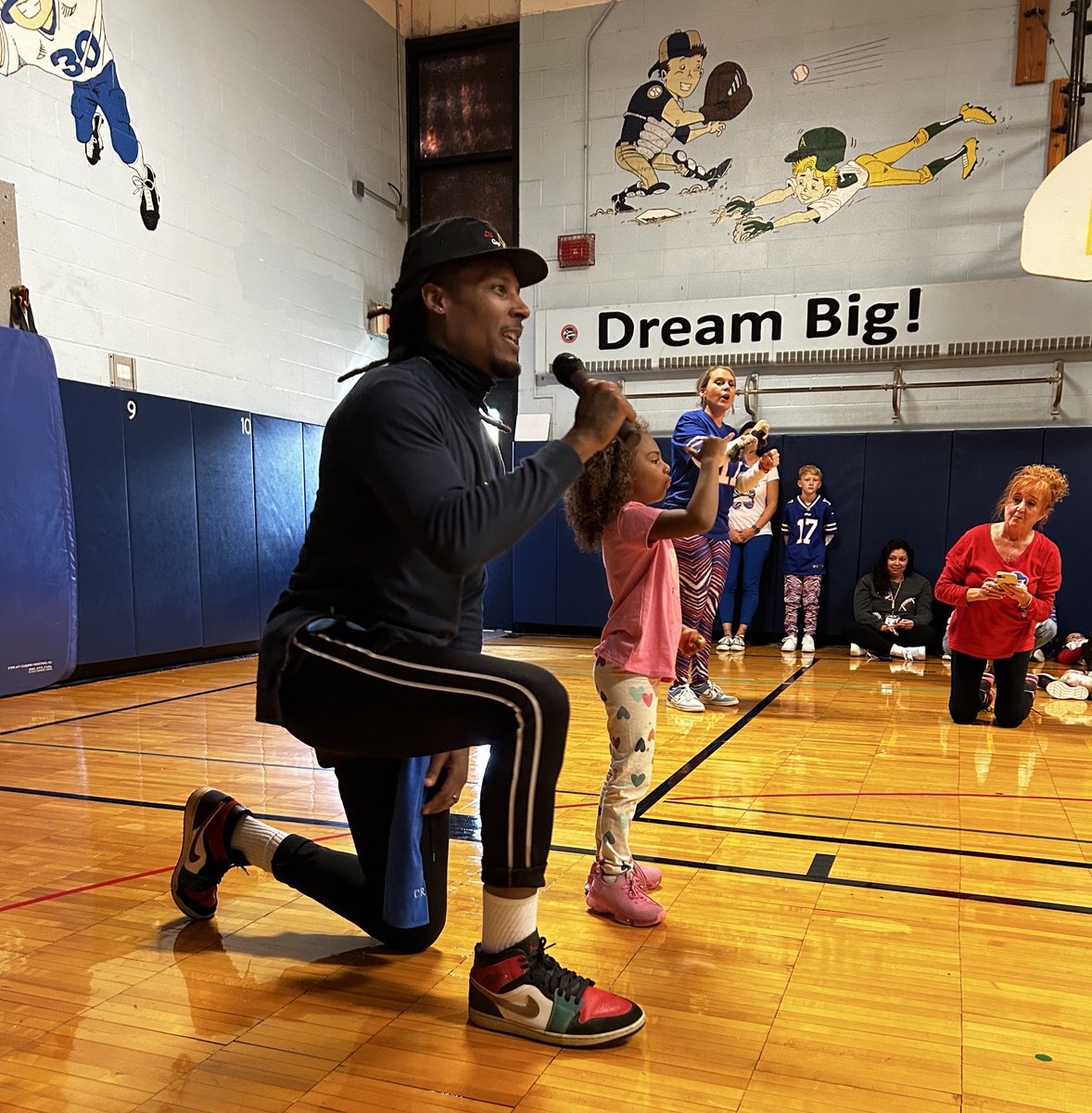 StevieJohnson13's tweet image. Work First ⚡️
Then Play 🤙🏾

@SweetHomeCSD | Panthers❕
#HandleBizHaveFun #DreamBig