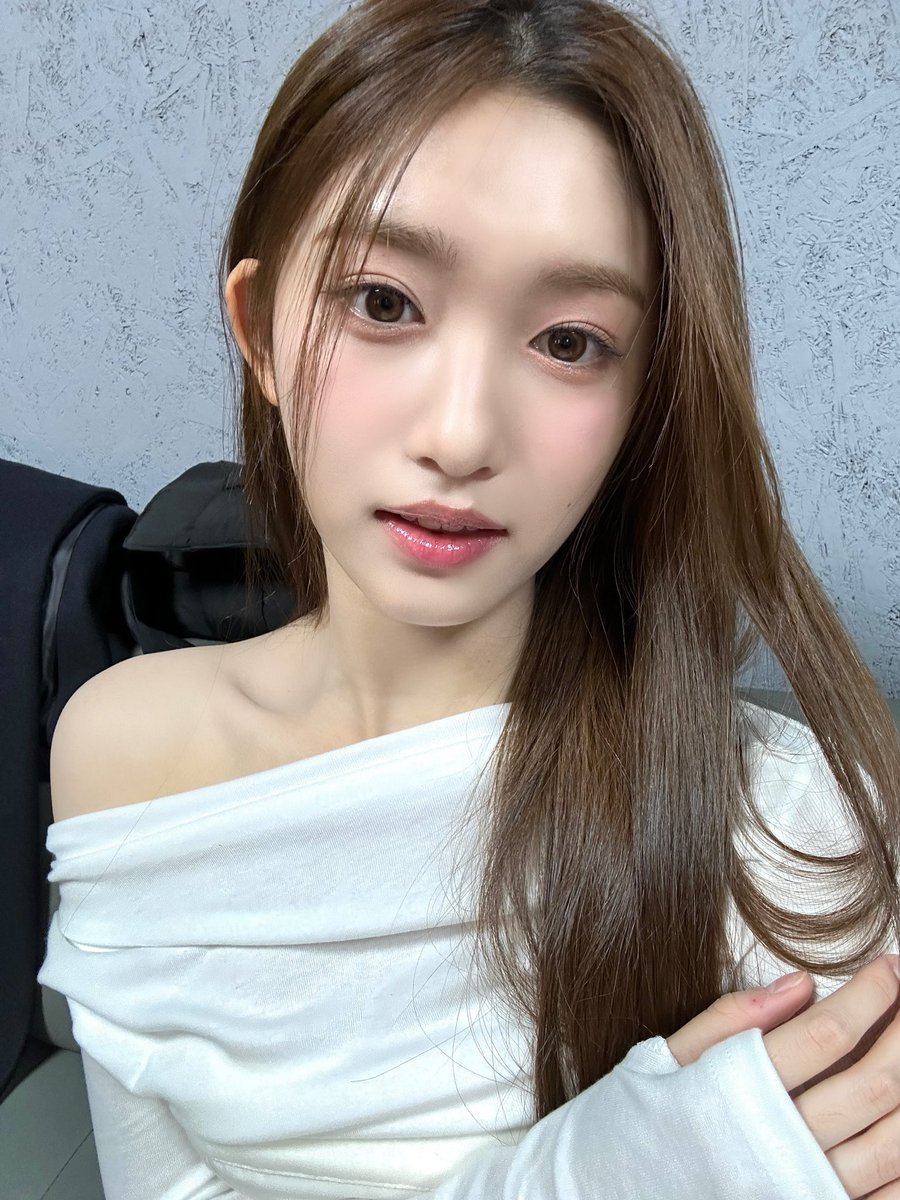 LEESEO. tweet media