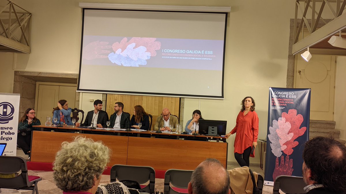 AIS_OPeto's tweet photo. O Peto asistindo ao I Congreso Galiza é #ESS 
Recoñecebdo a Economia Social e Solidaria
24-25 de outubro no @MuseodoPobo en Compostela.
Inauguración da xornada https://t.co/MDefY8W0Og