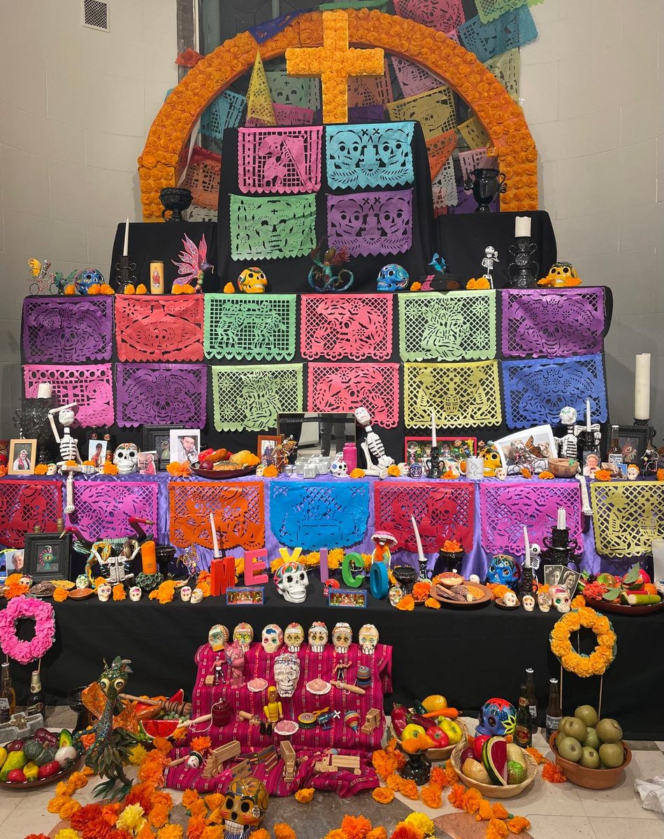 Hoy tuve el enorme gusto de reunirme con la Dra. Géraldine David, directora del Museo de Arte e Historia de Bruselas <a href="/ArtHistoryBRU/">Art & History Museum Brussels</a>. Me mostró el bellísimo  Altar de Muertos en la Sala de las Américas instalado con el apoyo de <a href="/EmbMexBelgicaUE/">Embamex Bélgica-UE</a> . Con el Museo y con el apoyo de la