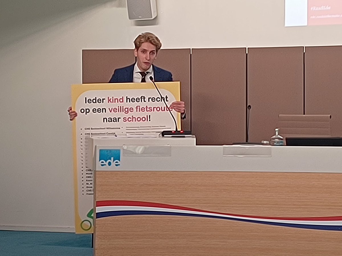 🚲 <a href="/samelfvering/">Sam Elfvering</a> <a href="/D66Ede/">D66 Ede</a> over veilig fietsen naar school:

“Ruim 1,5 jaar na onze motie voor veilige schoolroutes, komt het College met geen actie maar alleen een onderzoek.

Terwijl: alle onveilige plekken zijn al in kaart gebracht. Nu aan de slag!”