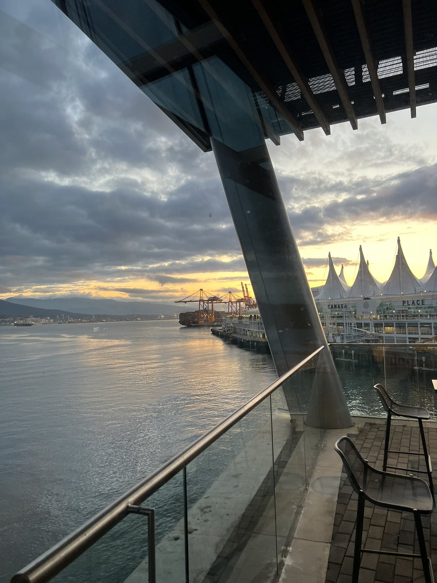 Sun is rising over #CCCongress in lovely Vancouver. Looking forward to a fantastic meeting with my <a href="/SCC_CCS/">CCS</a> and <a href="/CSEchoCa/">Canadian Society of Echocardiography</a> colleagues. Kick off session is minutes away!