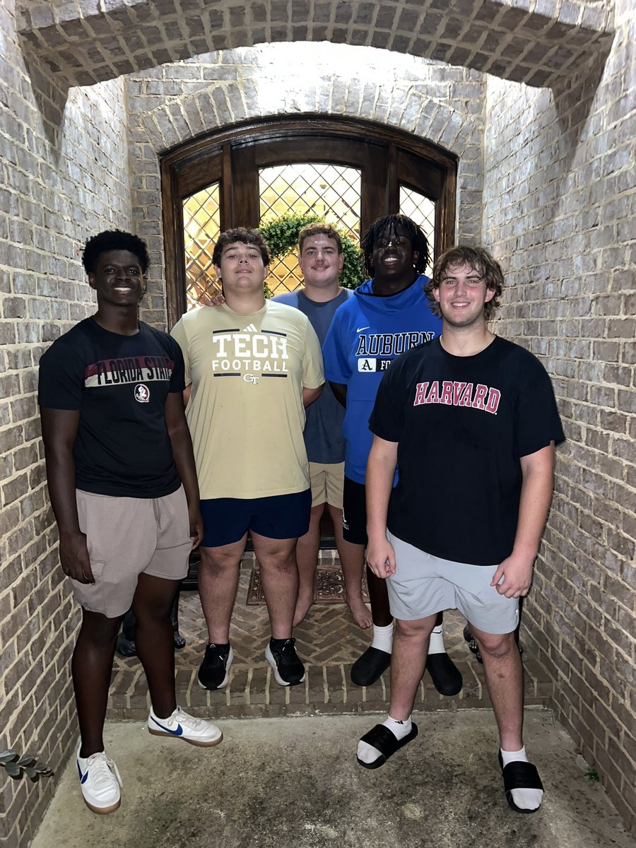 auburnO_Line's tweet image. Alabamas #1 offense and #1 offensive line!
#runblocking #passprotection #knockdowns #pancakes
#younameit