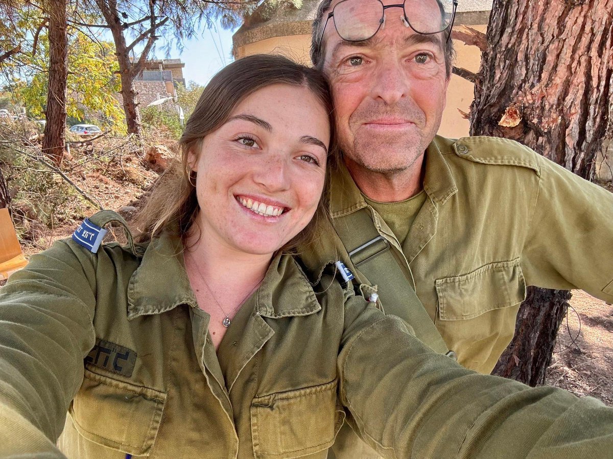 Israel_Avia's tweet photo. Un padre y su hija en la reserva nos están protegiendo de 7 frentes. 
Am Israel Jai 🇮🇱💪🏽 

📸: Halel Etkes https://t.co/tgQoq5AOSS
