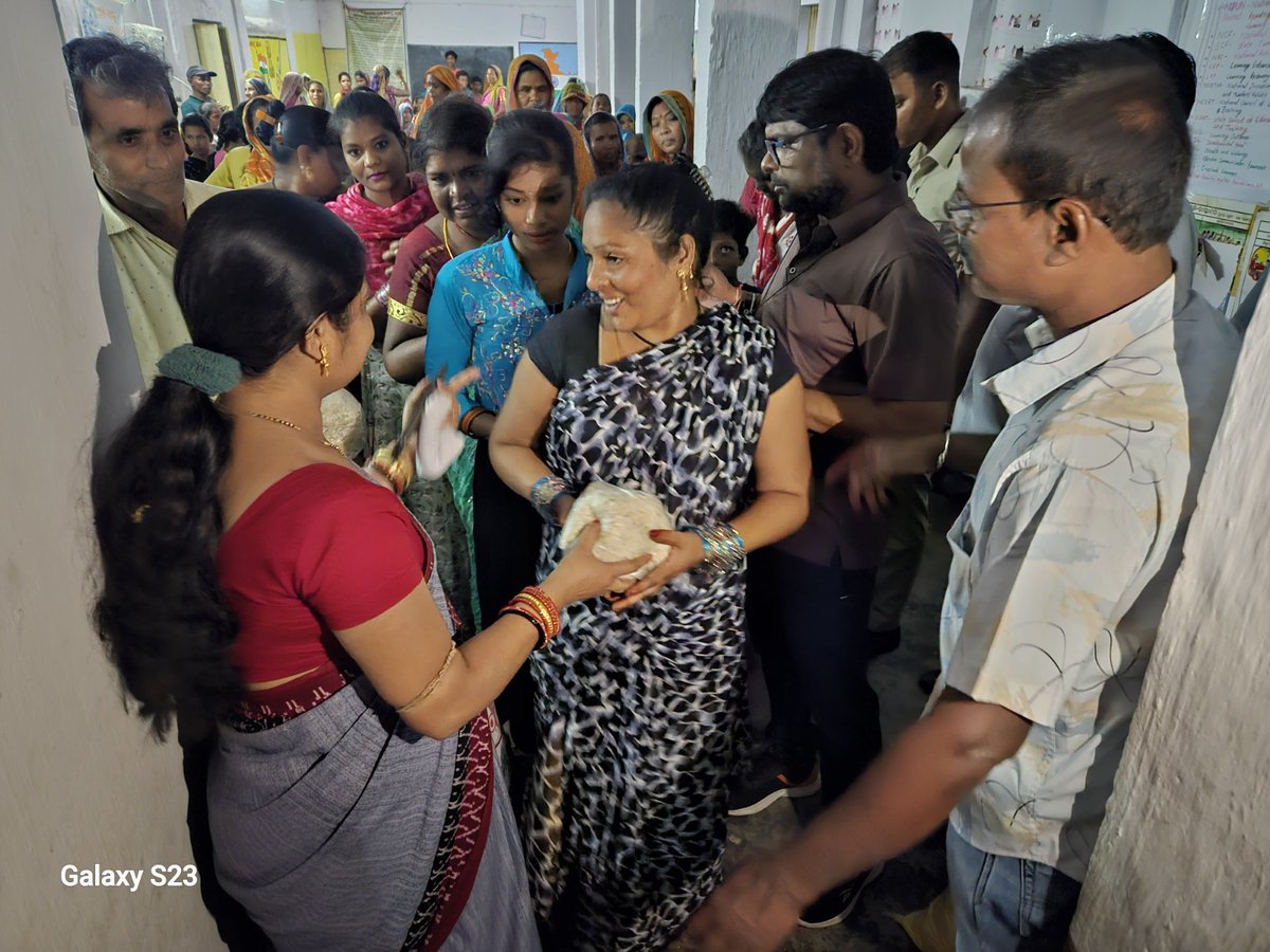 HUDDeptOdisha's tweet photo. Team Urban #Odisha is fully prepared to tackle #CycloneDANA. With 24x7 control rooms, ongoing evacuations, and essential provisions like food and water, all preparations are in place. 1/2
#CycloneDanaUpdates https://t.co/RIDEfBzIIy