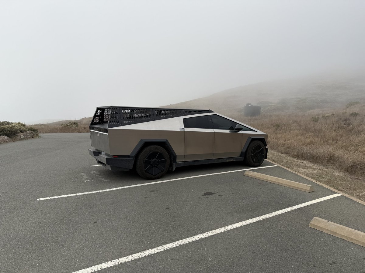 j_holgerson's tweet photo. I had my truck drive me all the way through sonoma county to the coast in order to make sure the installation of my Urander rack didn’t rattle or have any issues and the rack was perfect. Could not even tell it was there while I drove. Another beautiful hike at the coast I was able to get up out of the fog after about 1000 feet gain of elevation well hiking. #Urander