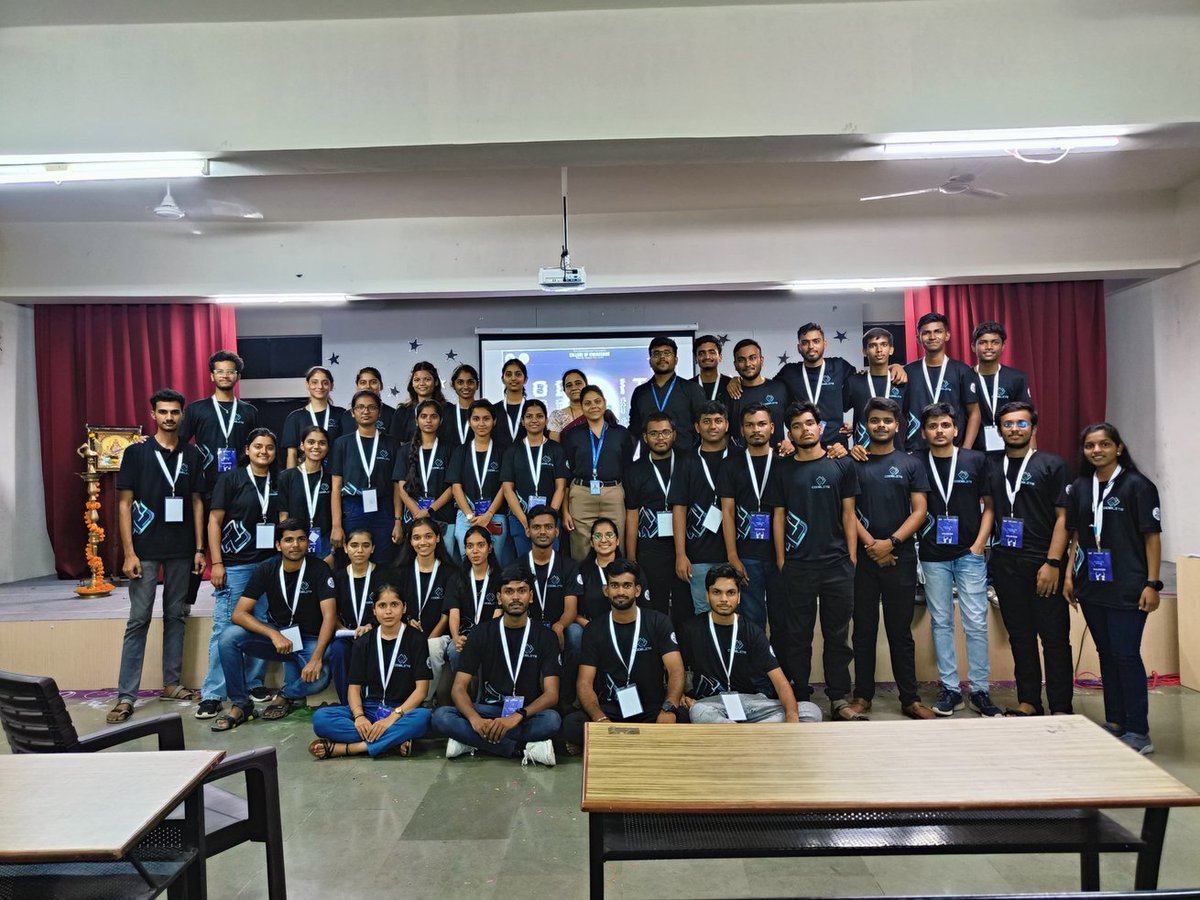 PujaJorwar's tweet image. 🚀Happy to have witnessed and the part of the incredible energy at the national #CodeLite Hackathon as a Volunteer! 
#hackthon