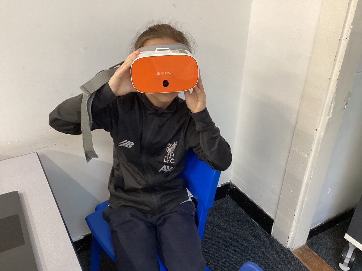 raeburnprimary's tweet image. Year 4 have created videos about the digestive system.  An enjoyable morning was spent experiencing the VR headsets. 
@hiimpactDave 
#raeburnyear4
#raeburncomputing