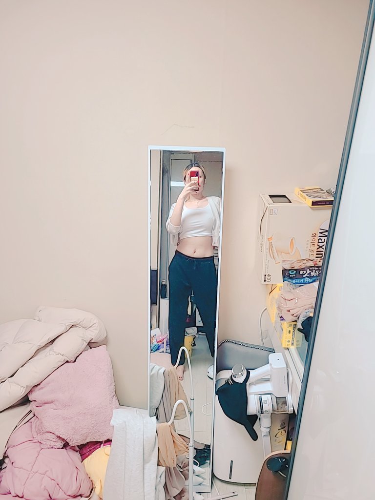 24시간 굶은 뱃살.. 다이어트중 ❤️