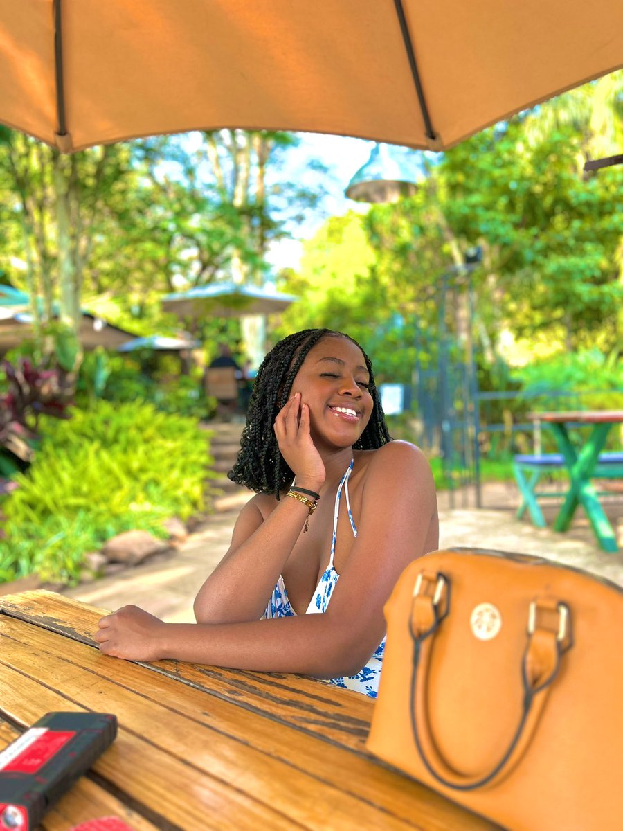 Miss clarito tweet media