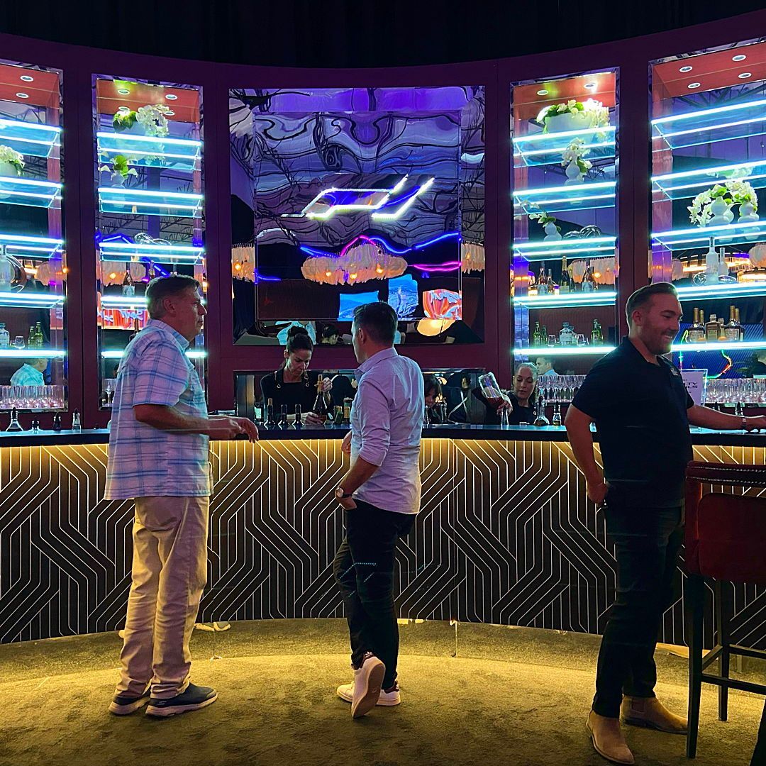 BPSEventDesign's tweet image. Our team is hard at work, transforming spaces into unforgettable corporate events. Swipe to see how we bring corporate visions to life! ✨ 

#EventSetup #CorporateEvents #BrandExperiences #BlueprintStudios