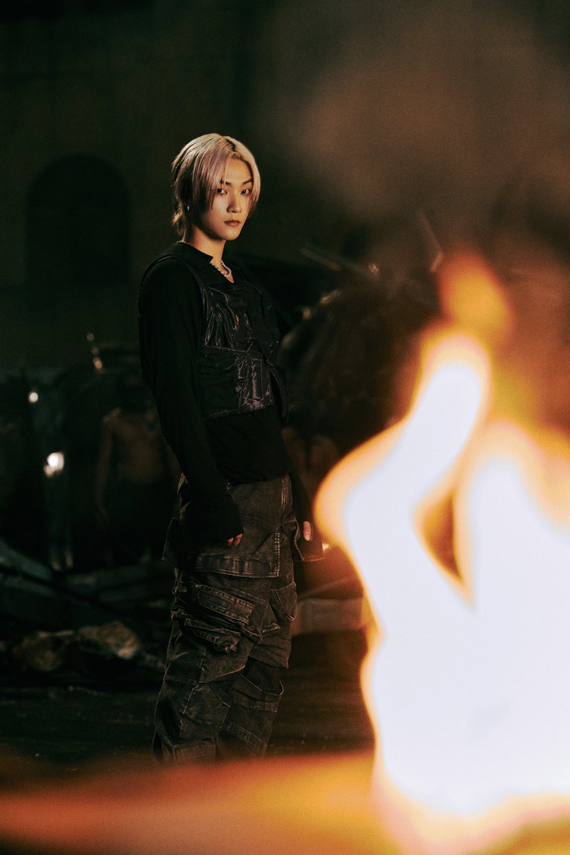 IST_THEBOYZ's tweet photo. THE BOYZ(더보이즈) 9th MINI ALBUM [導火線] #TRIGGER Photo⁽³⁾

🕯️ 2024.10.28 6PM Release
🔥 https://t.co/eGhtYtEgK9
🔥 https://t.co/pkTs4oRipr

#THEBOYZ #더보이즈 
#導火線 #도화선 #TRIGGER https://t.co/wREifegKoi