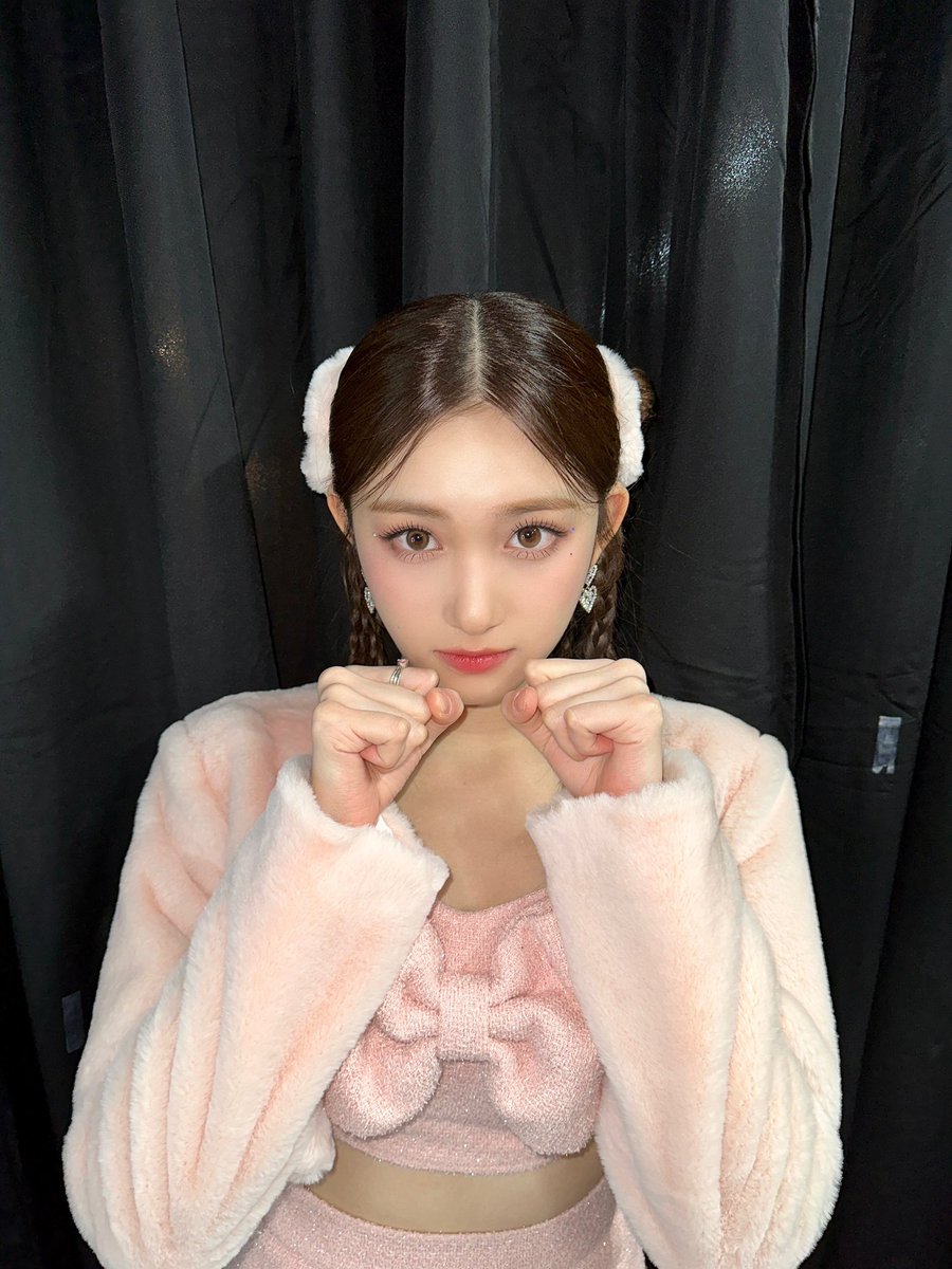 LEESEO. tweet media