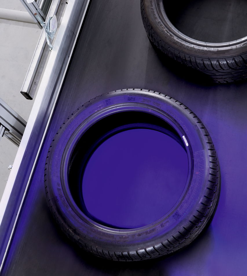 SICK_USA's tweet image. Tire manufacturers + #anomalydetection = a tire you can trust! 🚗
Anomaly detection reduces the risk of a faulty tire making its way onto a vehicle, and subsequently putting the driver at risk.
Learn more in the article from @GlobalSpecLLC!
okt.to/DIEPYy